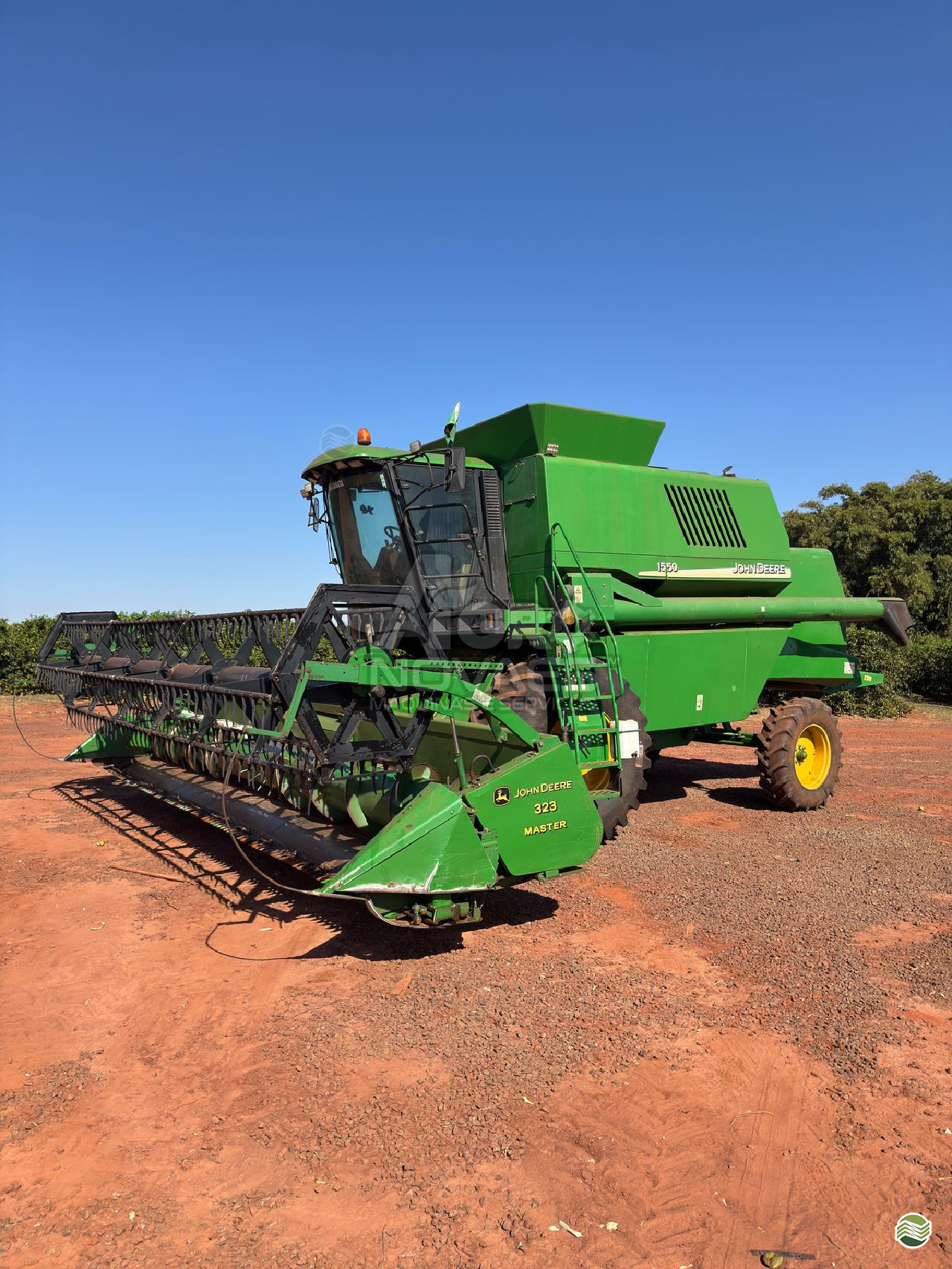 COLHEITADEIRA JOHN DEERE JOHN DEERE 1550 Agro Novaes Máquinas Agrícolas FERNANDOPOLIS SÃO PAULO SP